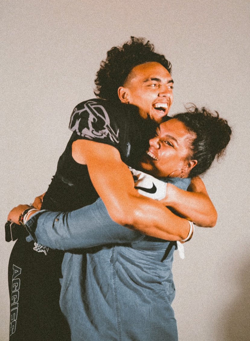 Happy Birthday to this lovely lady! You deserve it all❤️🌍
~Love you mom~