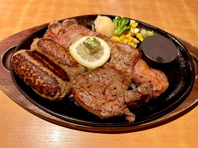 疲れてるから大王様セット食べた(スープとパンとコーラフロートも食べた) 