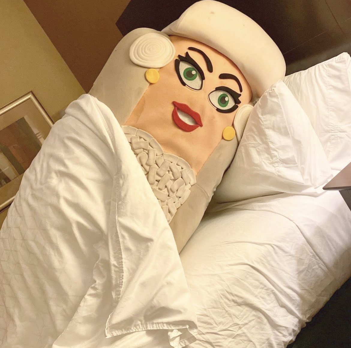 CleHotDogs's tweet photo. Don’t call.
Don’t text.
Don’t email.
Don’t tweet.

@taylorswift13’s new album just dropped and we’re deep in our feels. #MidnightsTaylorSwift https://t.co/1xrmXy8Rx2