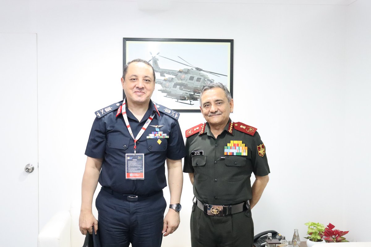 SpokespersonMoD's tweet image. Air Vice Marshal Mohamed Hamed Mohamed #Egypt called on #CDS General Anil Chauhan &amp;amp; discussed opportunities for greater bilateral defence collaboration #DefExpo2022 #PathToPride @indembcairo