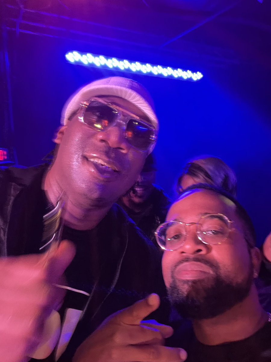 Ellect217's tweet photo. I just rapped on stage with @IAmKRSOne 🤯 #TheTeacha #TheProfessor #KRSOne #Ellect https://t.co/aRRJkzlzWs