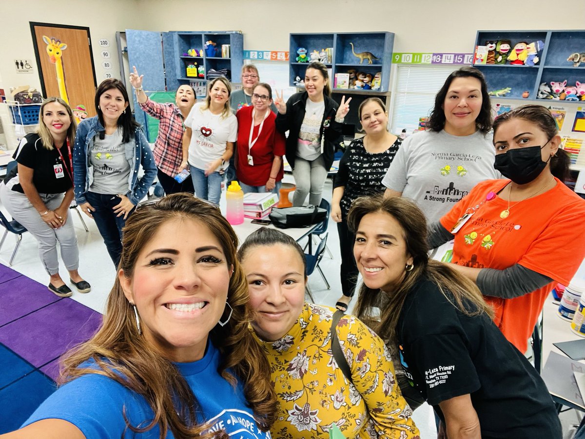 anitaperezABC's tweet photo. My PK Team Rocks! #MEMCGL @GarciaLeza_AISD #PKteam #RockingAndRolling @AldineISD #AldineConnected https://t.co/lYd27wrYMN