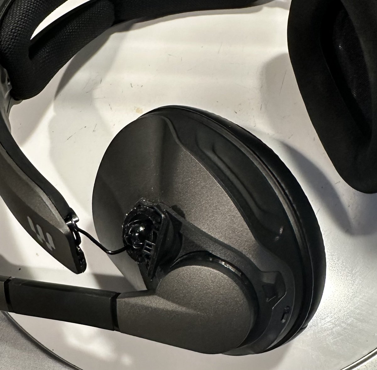 割と最近買ったばかりのヘッドセットの関節部がまたへし折れた
もしかしたら僕はヘッドセットの関節部をへし折る天才なのかもしれません 