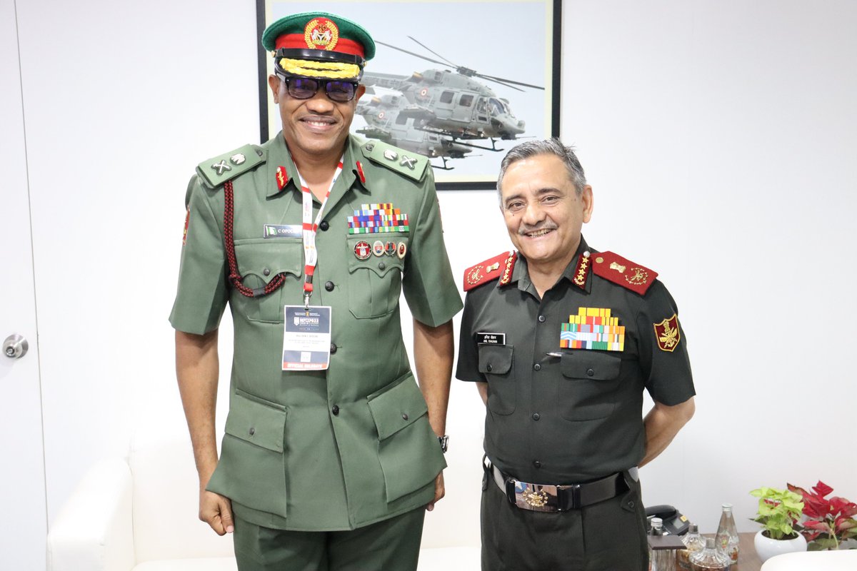 SpokespersonMoD's tweet image. Maj Gen Charles Okenawa Ofoche, Chief of Transformation &amp;amp; Innovation #Nigeria called on #CDS General Anil Chauhan. He appreciated India’s continued support in providing high quality training to the Nigerian Armed forces.  #DefExpo2022 #PathToPride @india_nigeria