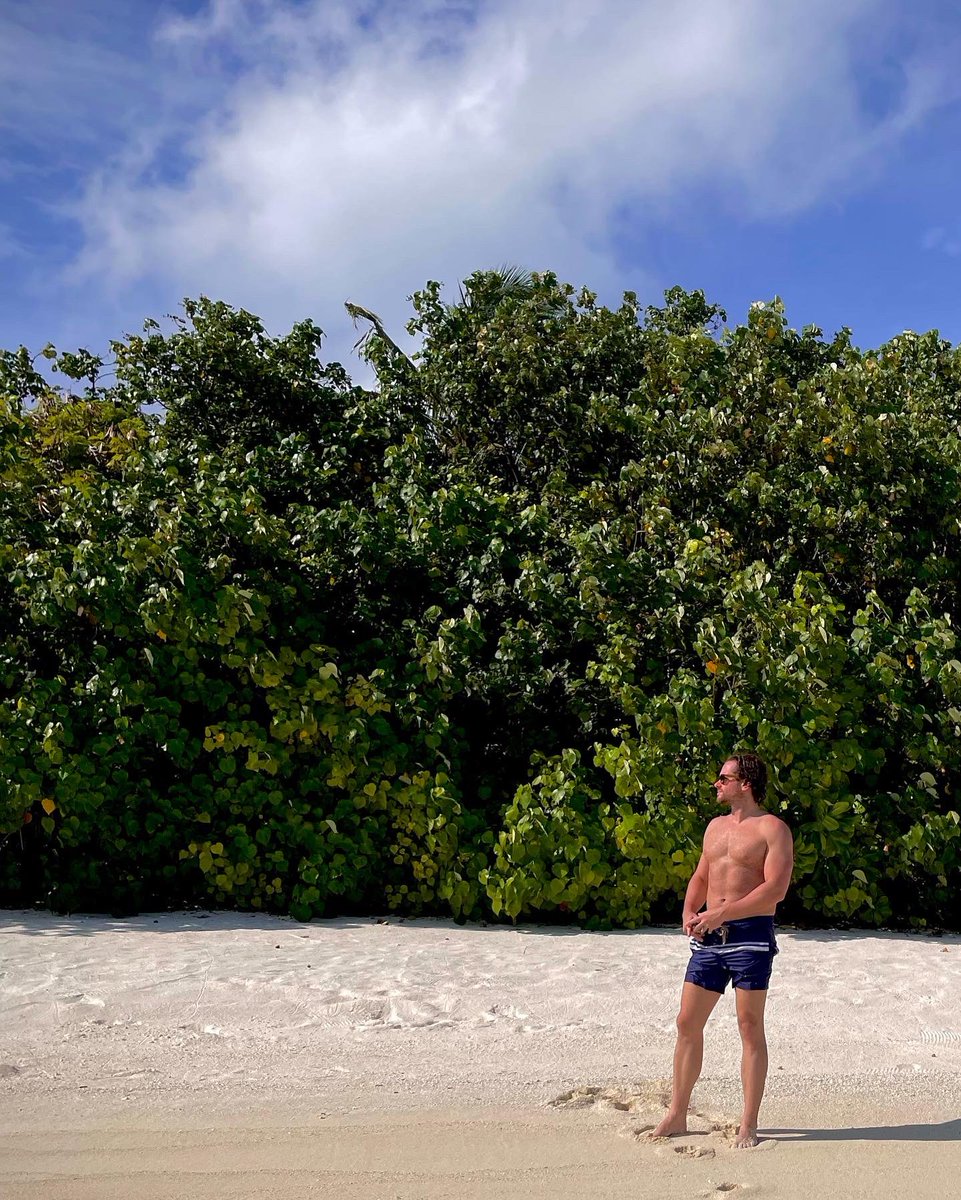 squoof's tweet photo. Rockin the #FairHarbor Anchors between shows ⚓️🩳🌴🎸🎶
.
.
#tourlife #music #band #guitarist #maldives #fairharbor #anchor #beach #swimmingtrunks https://t.co/qNMzNgkBrg
