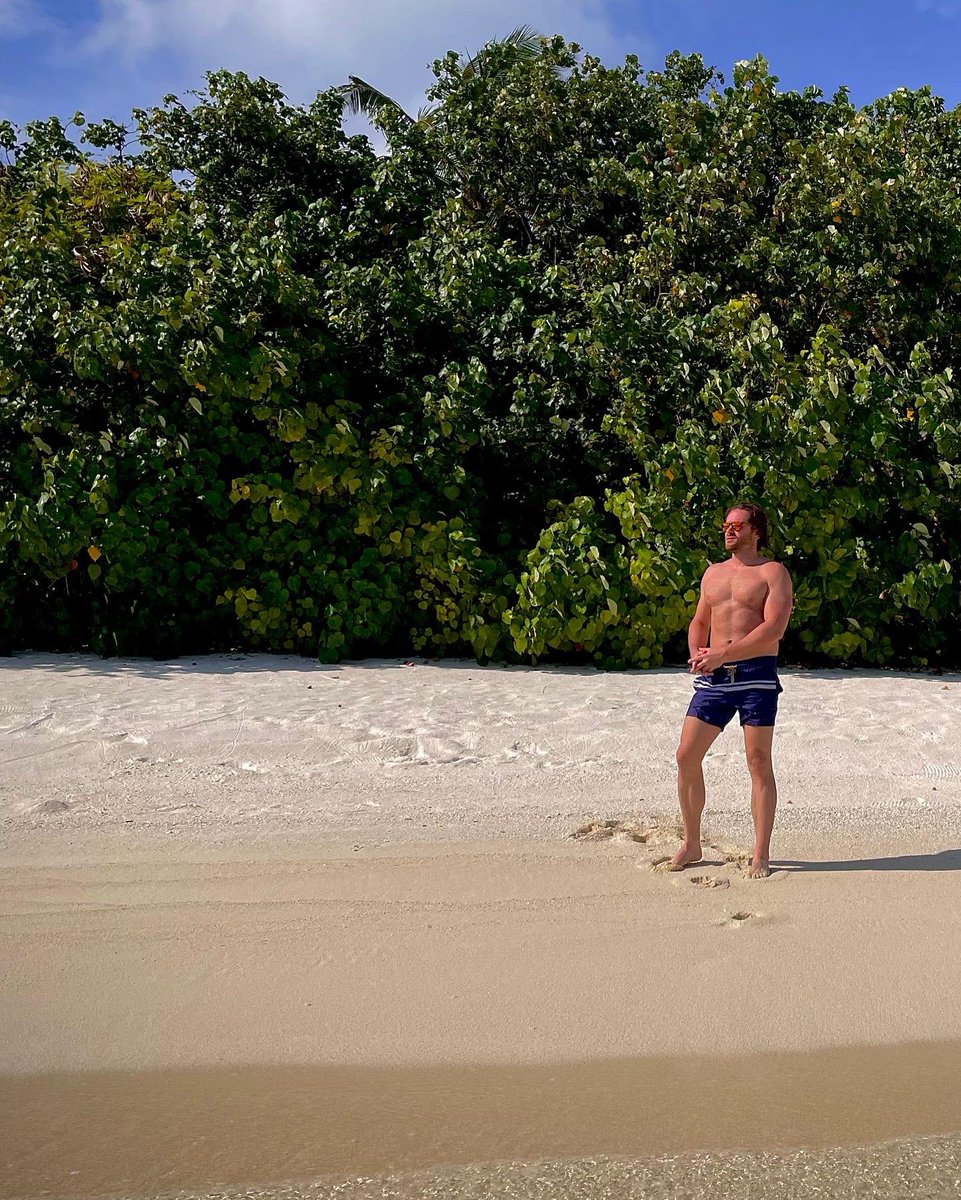 squoof's tweet photo. Rockin the #FairHarbor Anchors between shows ⚓️🩳🌴🎸🎶
.
.
#tourlife #music #band #guitarist #maldives #fairharbor #anchor #beach #swimmingtrunks https://t.co/qNMzNgkBrg