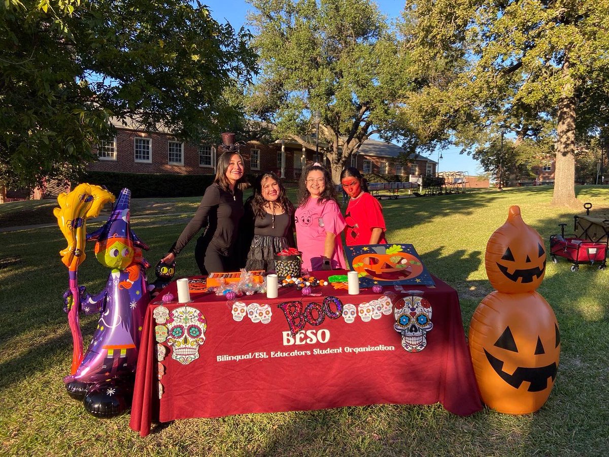 TWUBeso's tweet photo. Thank you for stopping by!! BOO at the U 2022 was a success!!👻🎃 #haciendoruido #adelante https://t.co/IbUM1sX8bM