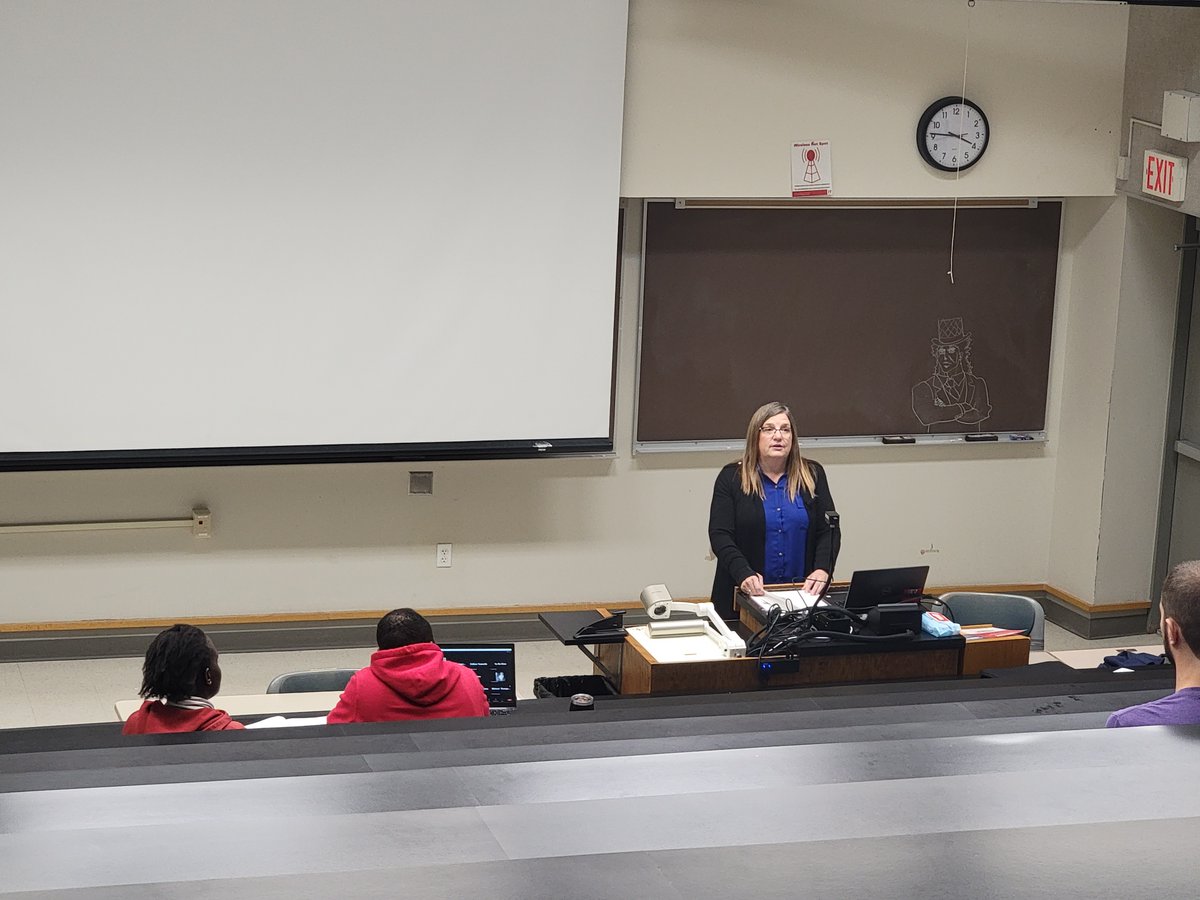 "A key to success is engagement." 

Her grandma said, "if you sat in a room and no one knew you were there... why were you?" 

Don't just fill a chair. Participate. 

Thank you, Amy Asmus for speaking at our Seminar Series today and sharing your success story! 

#SeminarSeries
