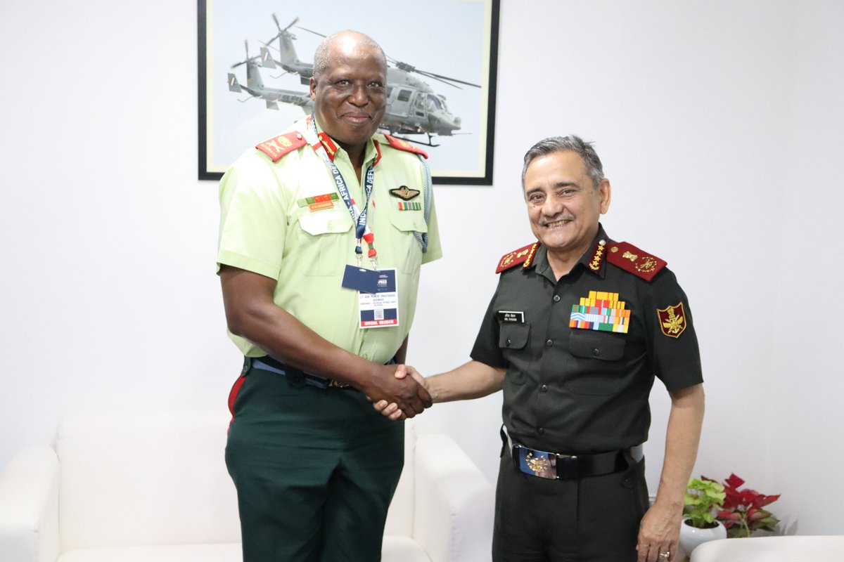 PRODefPune's tweet image. Lt Gen Placid Diratsagae Segokgo, Commander of the #Botswana Defence Force called on #CDS General Anil Chauhan to discuss areas of mutual interest &amp;amp; avenues for defence cooperation #DefExpo2022. #PathToPride