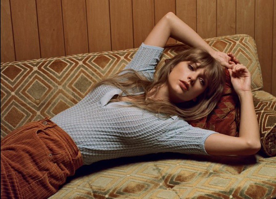 SwiftNYC's tweet photo. “But on Midnights, Swift shrinks the scale, and pinpoints the humanity that has made her such a beloved storyteller. She didn’t need to capture those long nights, but that insomnia has made her discography, and legacy, all the richer.” - @billboard review on #TSMidnighTS https://t.co/HlULt8xmPs
