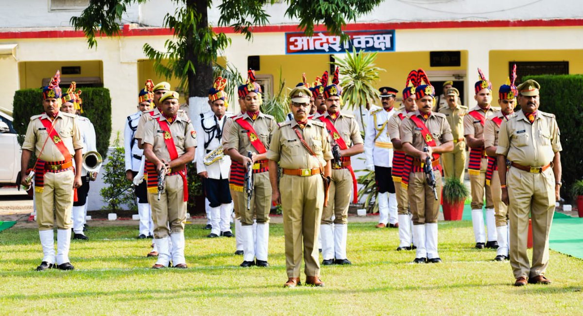 #पुलिसस्मृतिदिवस के अवसर पर पुलिस लाइन, बरेली में .<a href="/adgzonebareilly/">ADG Zone Bareilly</a>, .<a href="/igrangebareilly/">DIG RANGE BAREILLY</a>, #SSPBareilly व अन्य अधिकारी/कर्मचारीगण द्वारा कर्तव्य की वेदी पर अपने प्राणों की आहुति देने वाले पुलिसकर्मियों को श्रद्धांजलि अर्पित की गयी। 
#UPPolice 
#PoliceCommemorationDay2022