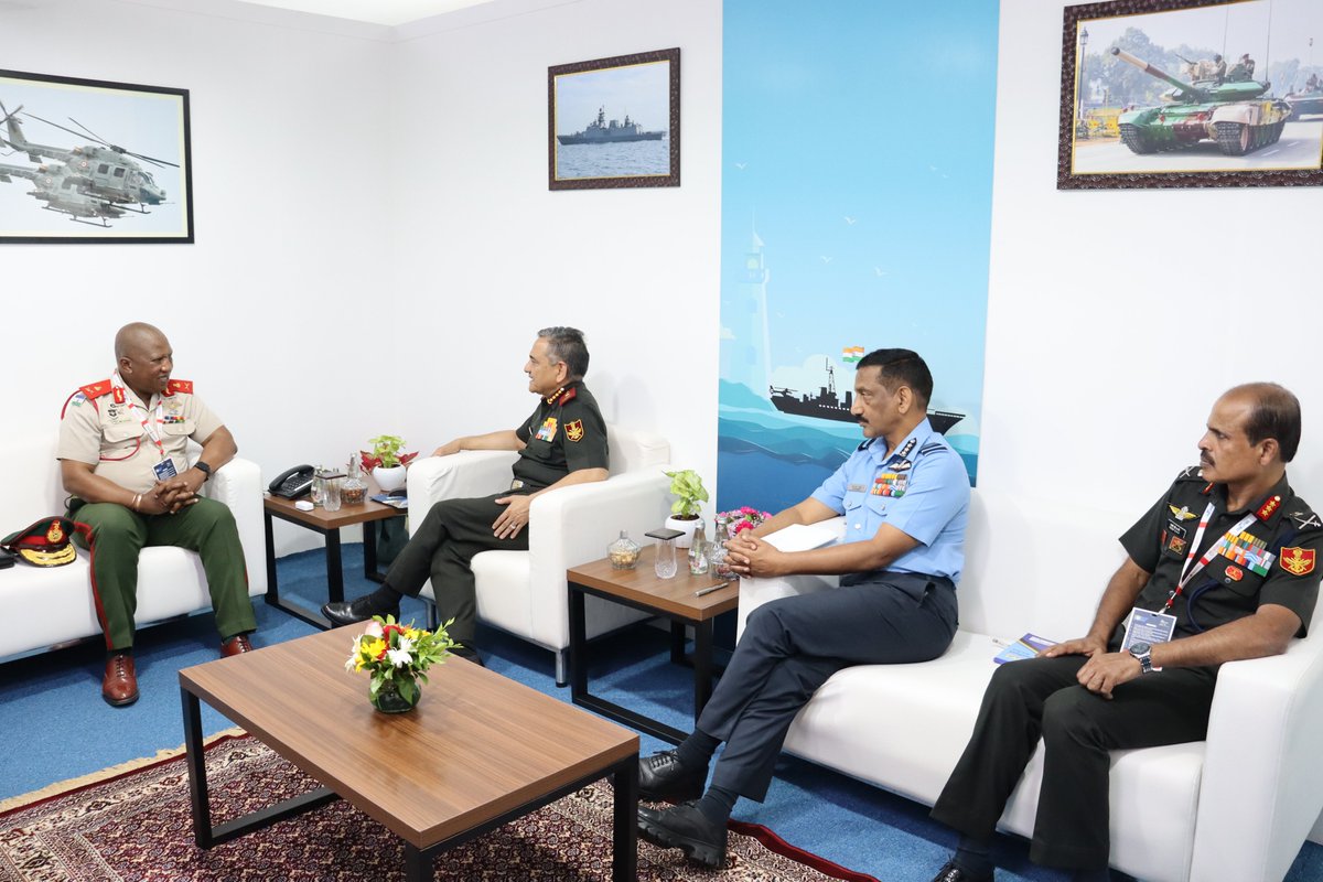 SpokespersonMoD's tweet image. Lt Gen Mojalefa Letssoela, Commander of the #Lesotho Defence Force called on #CDS General Anil Chauhan to discuss capacity building &amp;amp; capability enhancement #DefExpo2022 #PathToPride
