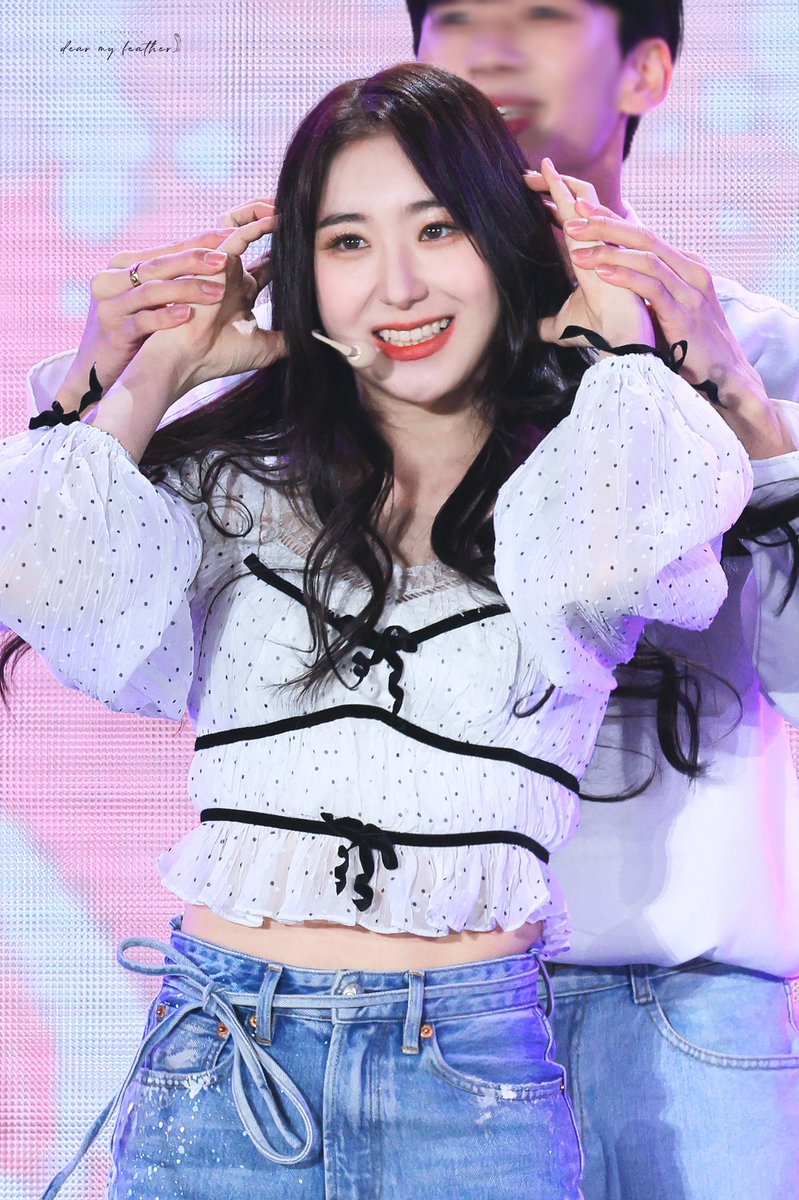 chaenpics's tweet photo. 221018 © dear my feather
#이채연 #LEECHAEYEON https://t.co/TsclcAJfnU