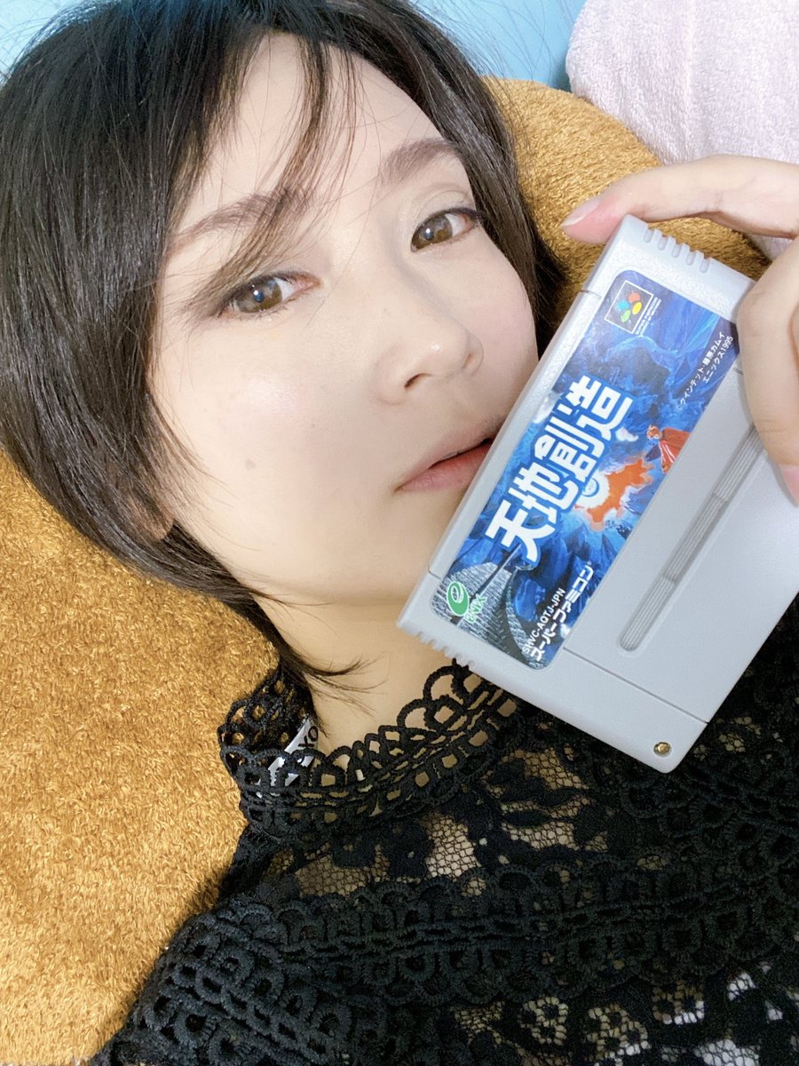 yurienobouken's tweet photo. 天地創造27周年改めておめでとうございます🎊30周年くらいには移植かリメイクが情報でもいいので出たら嬉しいなぁ✨ずーーーーっと持ってるソフト笑多分もうセーブデータは消えてるんじゃないかな？😂
#天地創造
#天地創造27周年 https://t.co/LX6Z7o9x5z