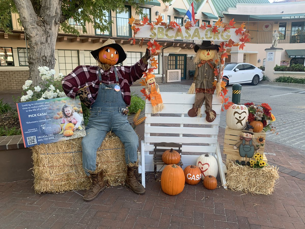 teatraceaolcom's tweet photo. The scarecrows just keep coming to Solvang drinking coffee and great guests. #syvscarecrow #solvang #visitcalifornia #visitsyv #Halloween2022 #solvangca https://t.co/g0AaobnSLI