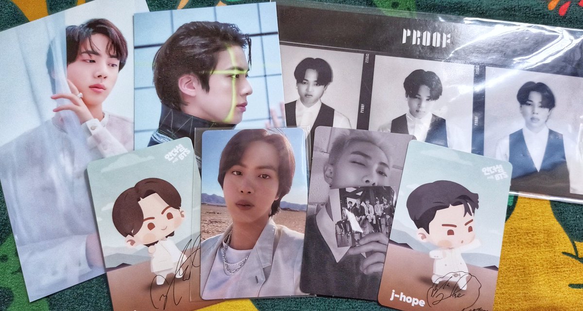 yxxnrxn's tweet photo. My Proof album is home 🥹💜 sabi ni jin baka mamiss ko daw sya masyado kaya ayan 😍 Thank you so much @armysgalaxyph 🫶 #AGPHFeedbacks https://t.co/ann84Y1bYC