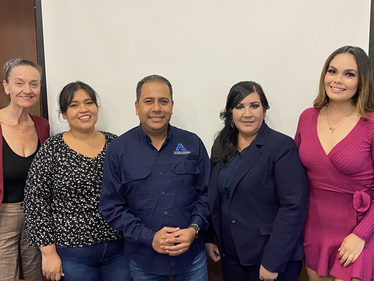 AlcidesMontano's tweet photo. Iniciando juntos un gran proyecto, con personas muy talentosas, espérenlo, sin duda que será un evento genial, del cual queremos que seas parte. https://t.co/8OHySaA49u