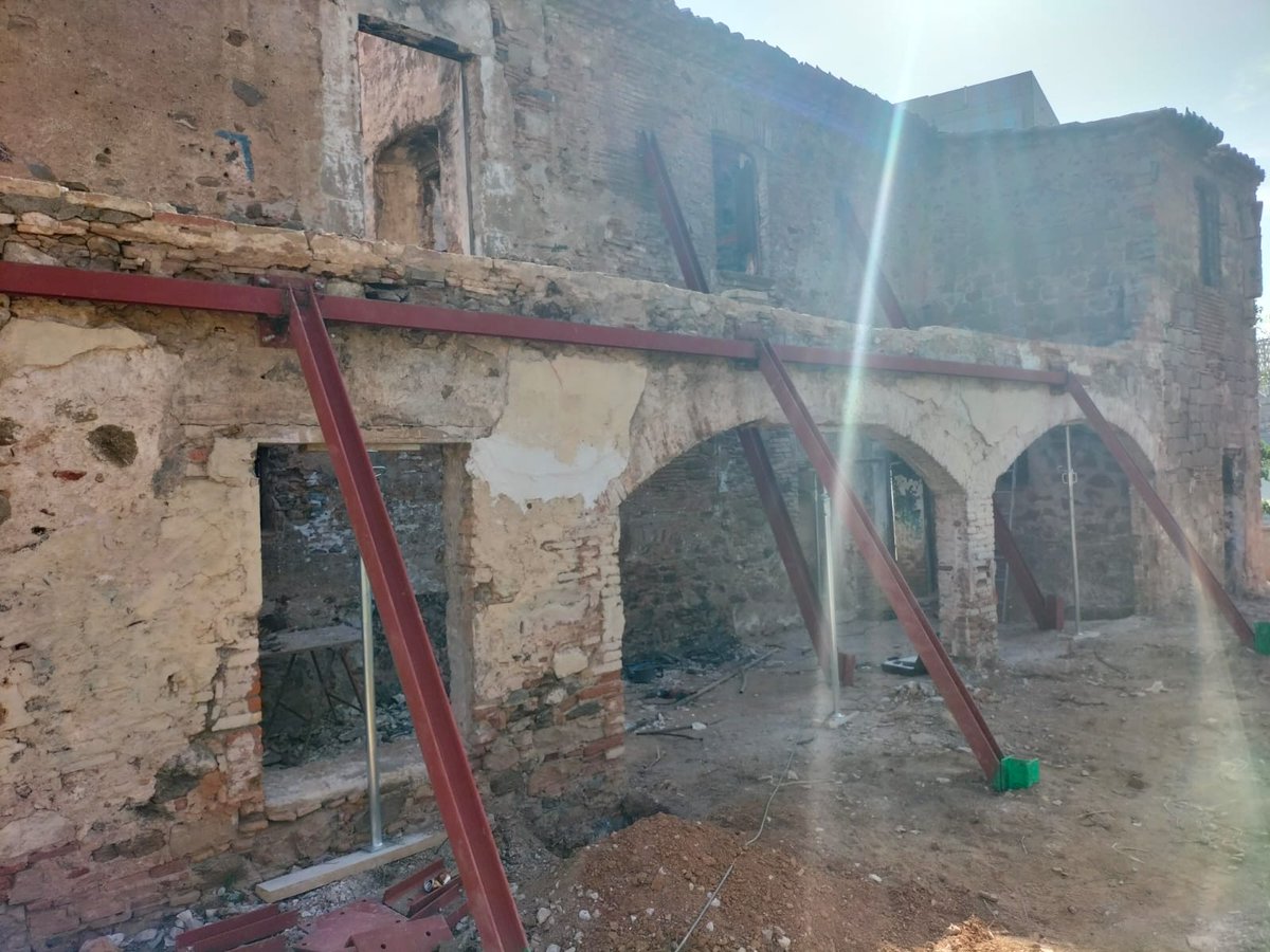Arqueolegs_Cat's tweet photo. Des de l'abril del 2022 estem realitzant el control i seguiment arqueològic de les obres de rehabilitació i consolidació de la Masia #CanValent al Districte de #NouBarris a #Barcelona.
Les obres són promogudes pel Districte @Bcn_NouBarris i executades per #VestaRehabilitaciónSL https://t.co/lzGbwBV8fe