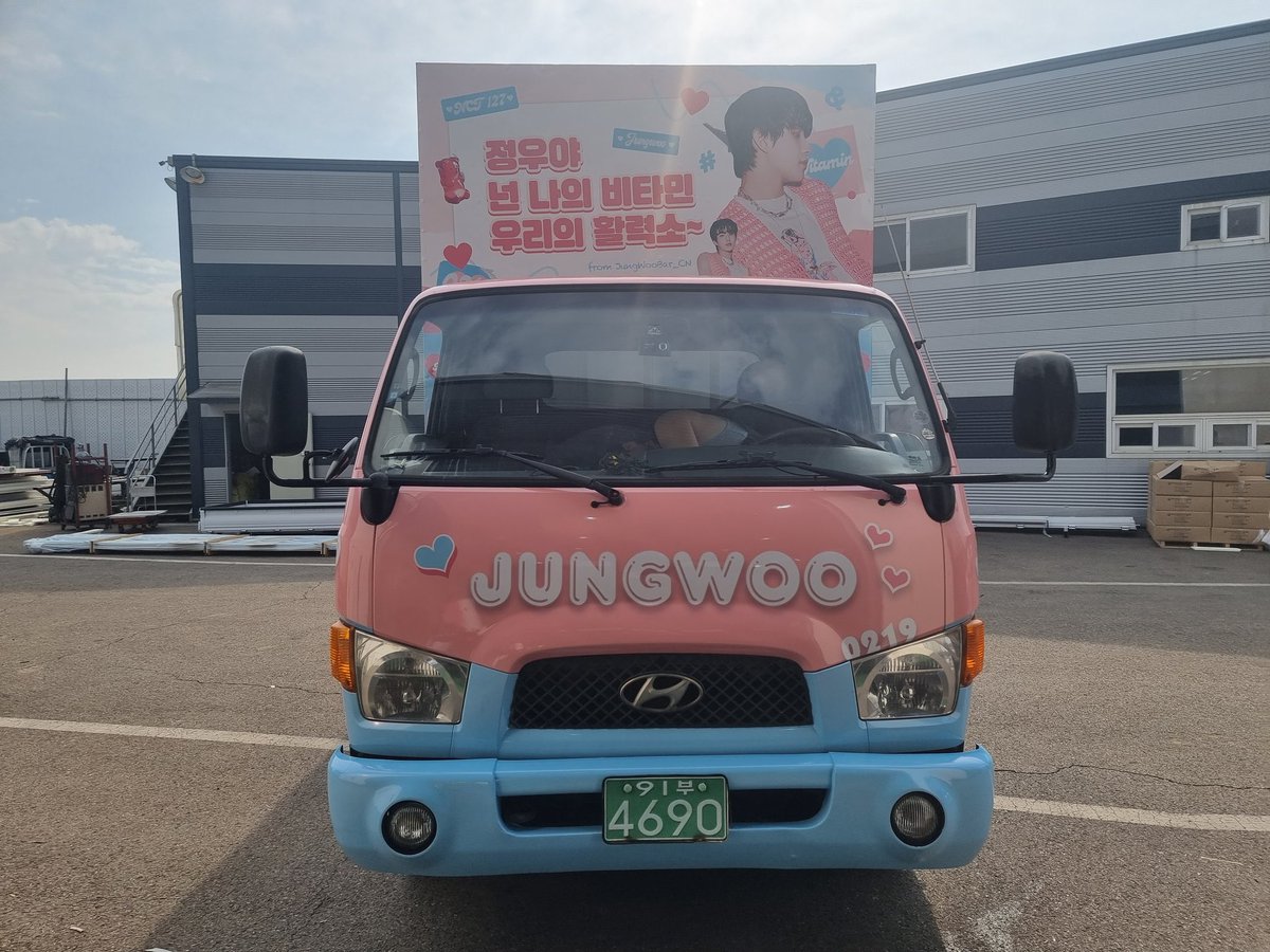 urmywoorld's tweet photo. “lol send a truck or something”

jungps: okay https://t.co/cUsL1G2M0f