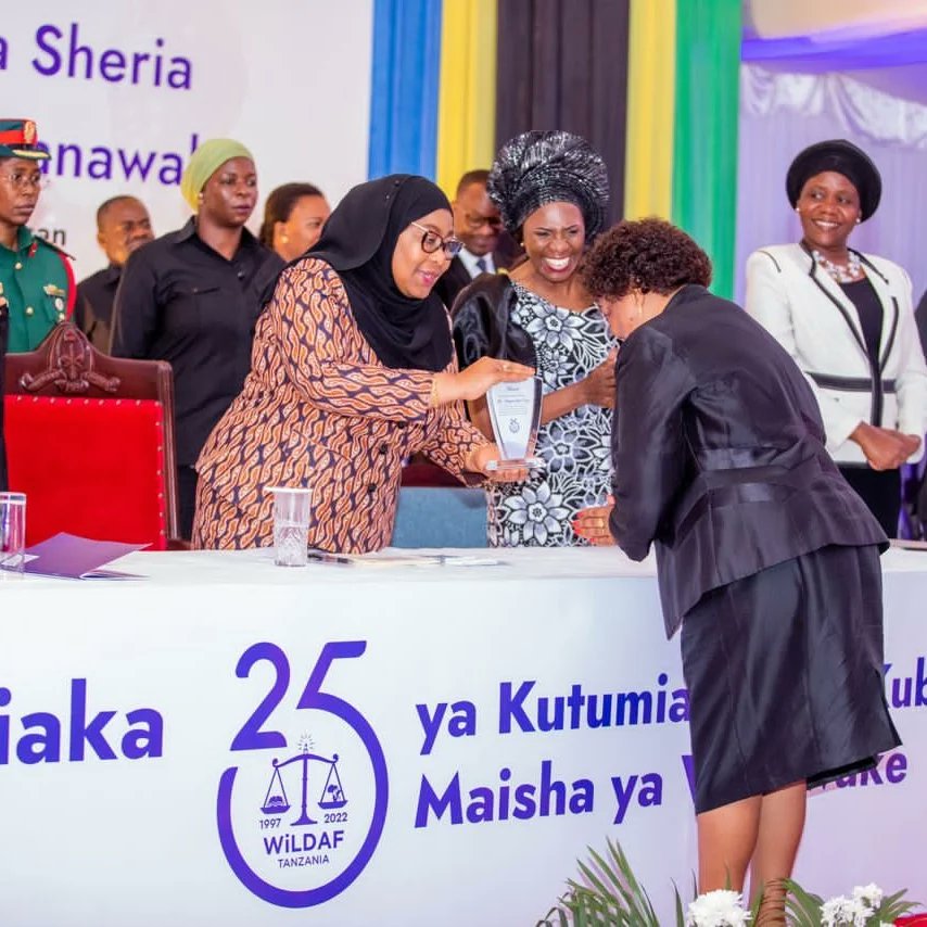 WiLDAFTz's tweet photo. Tuzo za pongezi kwa mashujaa waanzilishi wa WiLDAF.
Maadhimisho ya miaka 25 ya kutumia sheria kuboresha maisha ya wanawake.
#WiLDAF25
#Miaka25YaWiLDAF
#25YearsOfWiLDAF https://t.co/j68lmSur1H
