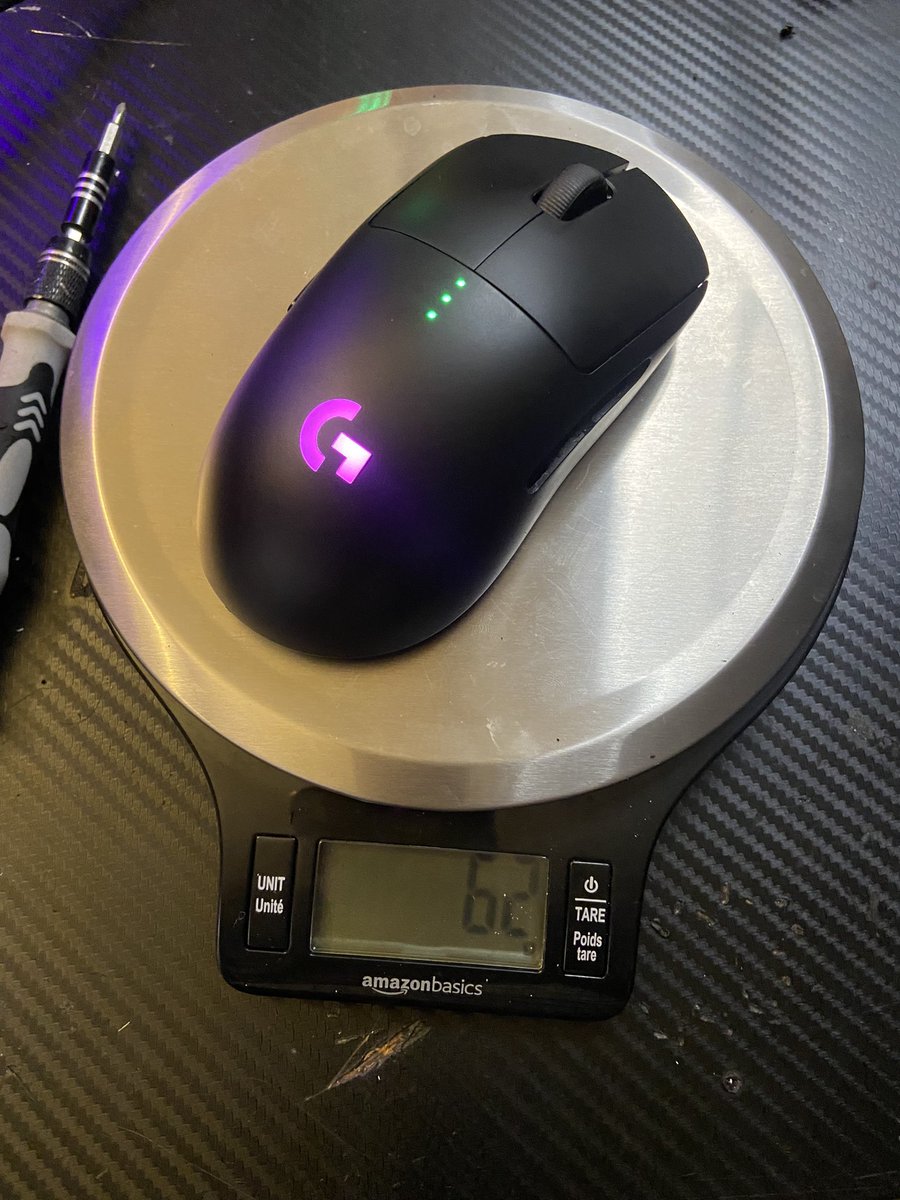 stubbyfps's tweet photo. Mastered my g pro weight reduction mod. 81g to 62g. #mousemods #Logitech https://t.co/UZJiCHM98K