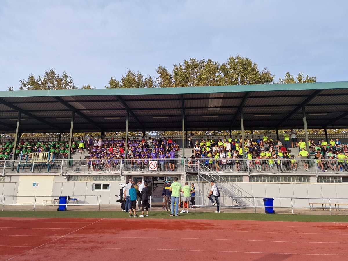 🎉Tot a punt per celebrar la II Setmana Catalana de l'Esport 2022.

🌟🌟🌟🌟Amb l'ajuda de les nostres estrelles de l'#atletismecatalà: @estherrguerrero @lauredmo @SaraGallego4v @PorrasAleix99. Avui amb totes les nenes i nens de Lloret de mar!

#FCAambImpuls