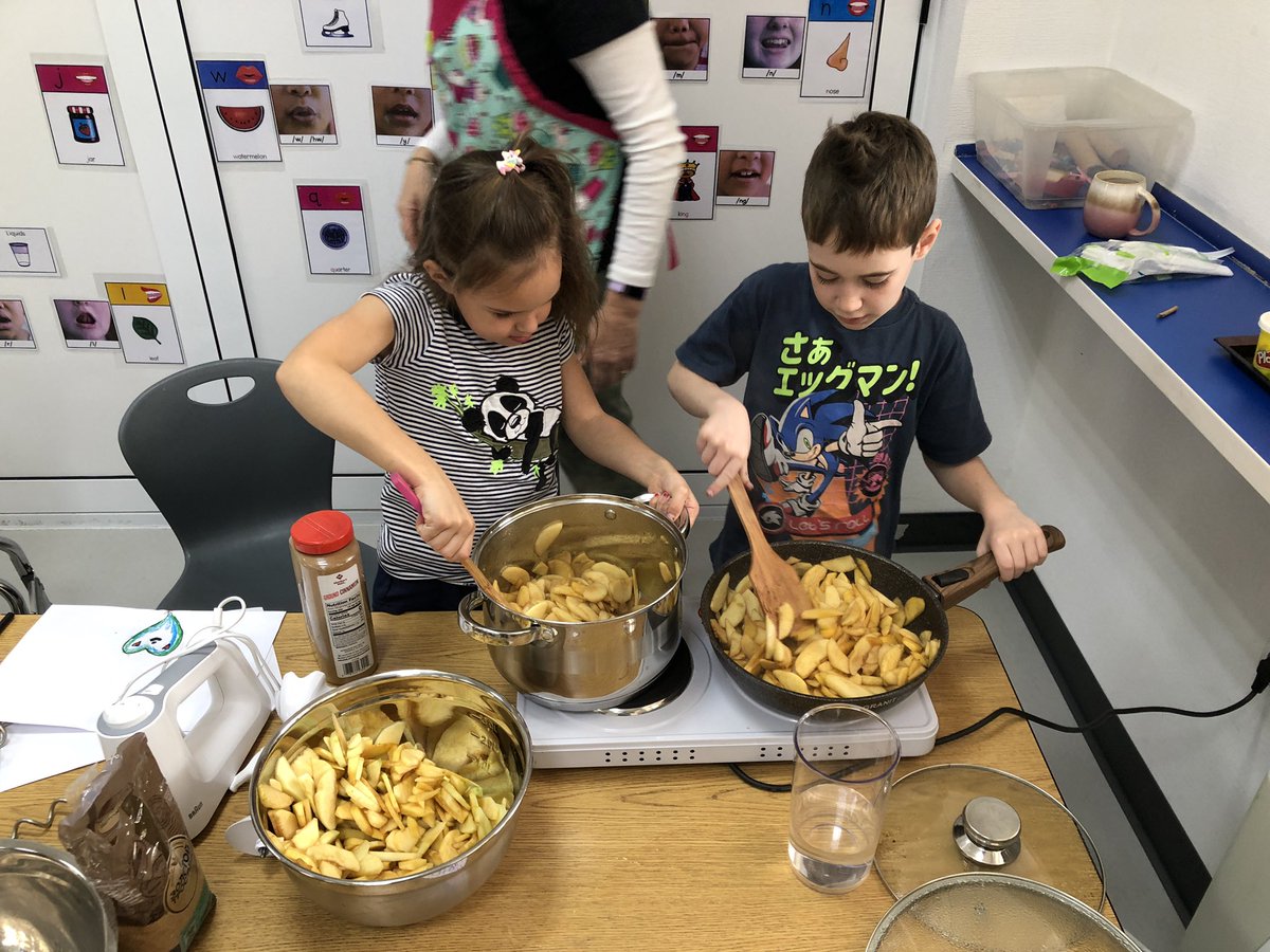 BrianJKasper's tweet image. After a trip to the orchard G1 chefs cook up some treats. #tashschool @DohaDerek @billkralovec #baking #playbasedlearning