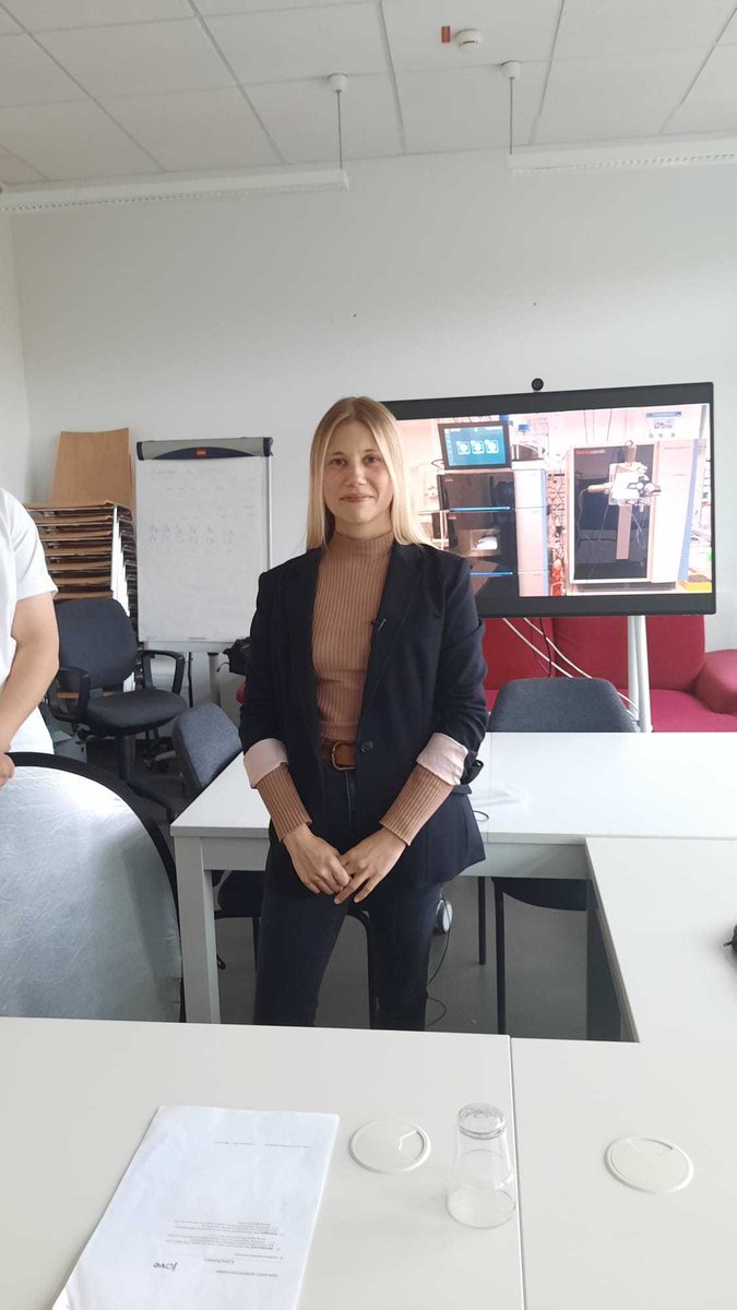 ProteomCenter's tweet photo. Behind the scenes: This week @MaxWulf13 and @RubBritta stood in front of the camera for the video of our method paper about #lasermicrodissection and #massspectrometry published in @JoVEJournal https://t.co/gF675mJx1Z