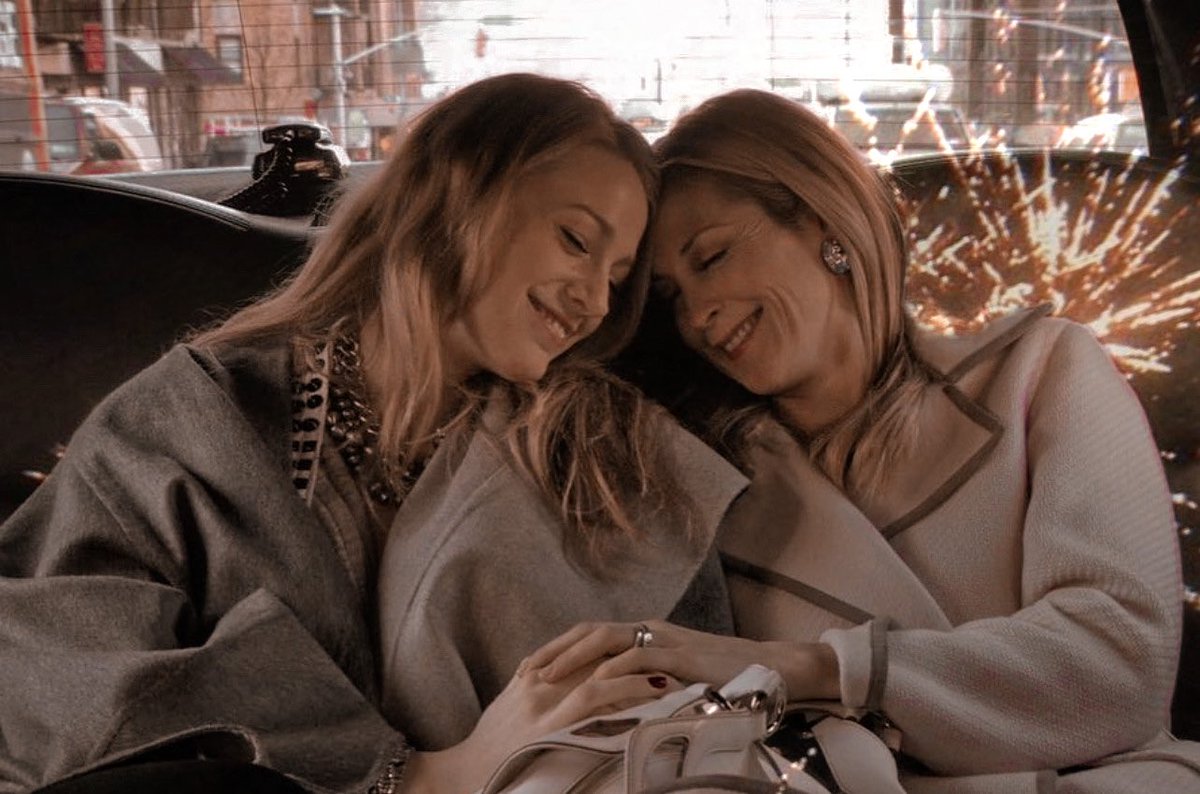 Feliz cumpleaños a la persona que no solo me trajo a este mundo, si no que hace que cada día de mi vida en la tierra sea maravillosa. 
Gracias por ser la mejor madre, pero sobretodo gracias por convertirte en la mejor abuela que todo niño podría desear, eres mi pilar, sin ti +