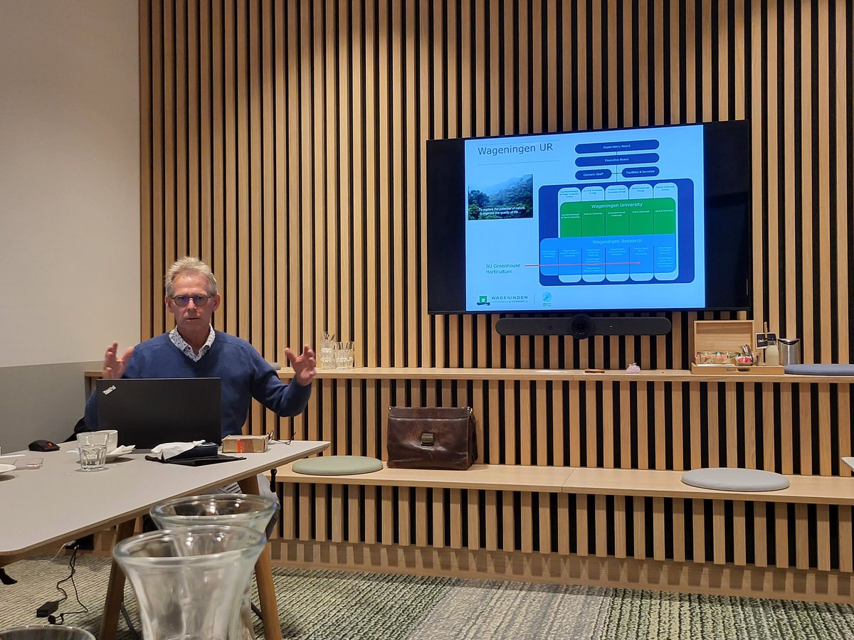 AgroZuidKorea's tweet photo. #Chungnam province delegation had a fruitful meeting with #Wageningen UR to discuss the Top Sector #Horticulture  seed money project and a follow-up PPS project to build a #demonstration #greenhouse in the #Hyundai #Seosan agro bio cluster. @AgroBericht https://t.co/Yj5eZXbmFF