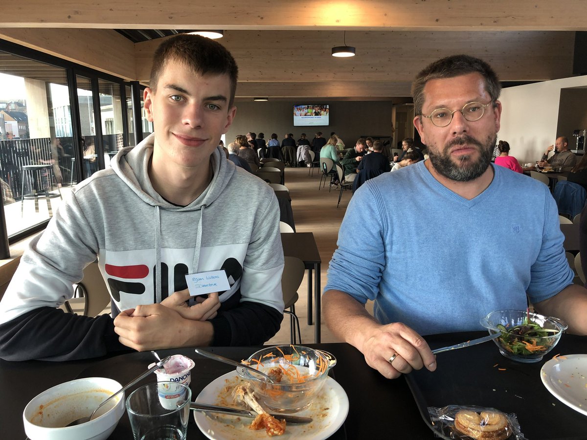 71 leerlingen werkten een dag lang belangeloos en schonken hun dagloon aan <a href="/YOUCA_vzw/">YOUCA</a> 
Dank aan de firma’s waar zij welkom waren!
Respect voor élke leerling die zich hiervoor inzette! 🔥
#youca22 
#GeefjouwtalenteenSTEM 
<a href="/VtiTorhout/">VTI-Torhout</a> 
<a href="/SGRembert/">Rembert Scholengroep</a>