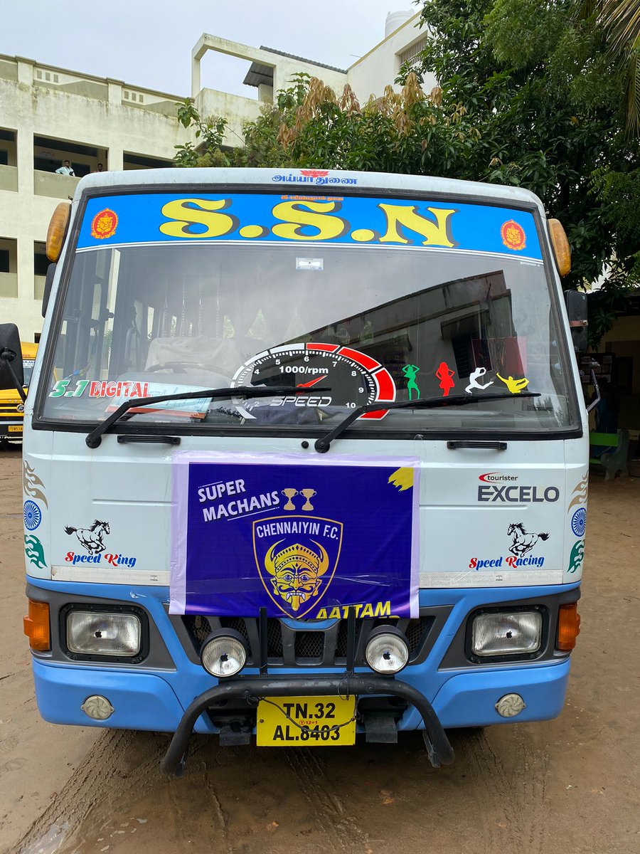 Supermachans's tweet photo. Travelling from Sirkazhi to Chennai, these kids cannot wait for their first live match experience.🤩

#Supermachans #TravellingMachans https://t.co/M2DY0TdORg