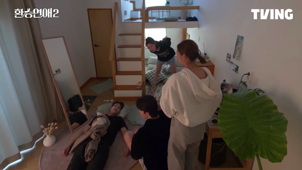 haeppyshe's tweet photo. just a bunch of kids having a meeting about how to help hyungyu win haeeun's heart completely ㅋㅋㅋ

#TransitLove2 #EXchange2 https://t.co/AZj5lTN5Si
