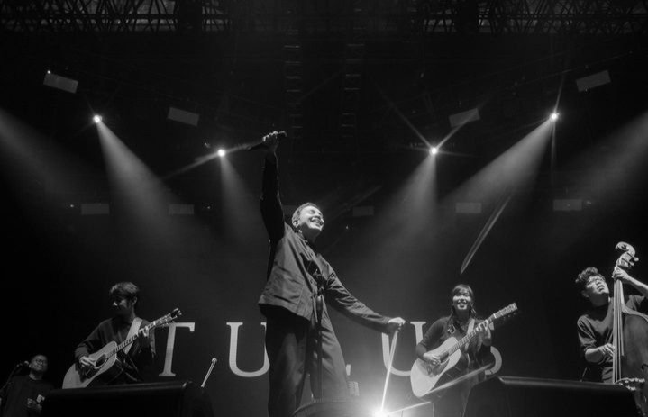 deatrsun's tweet photo. Salah satu wishlist tahun ini pengen bisa nonton konser Tulusm buat dengerin langsung Bang tulus bawaaiin lagu lagu yang biasanya cuman bisa didenger  lewat handphone. https://t.co/umhYnvmGvW