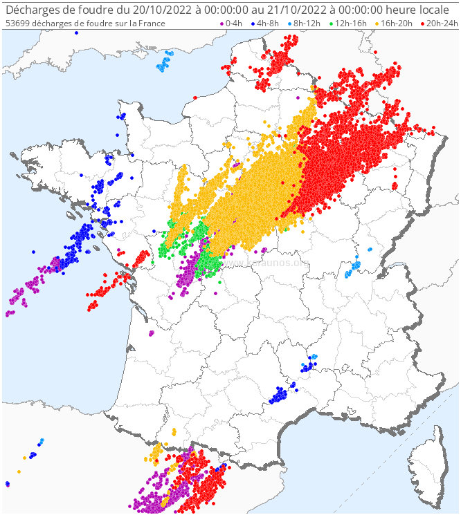 Avec 53699 #éclairs détectés, la journée d'hier (jeudi) a été la plus électrique en France pour un mois d'octobre depuis au moins 2014. Les #orages ont été virulents du #Centre à la #Lorraine, avec fortes chutes de #grêle notamment. Statistiques complètes: 