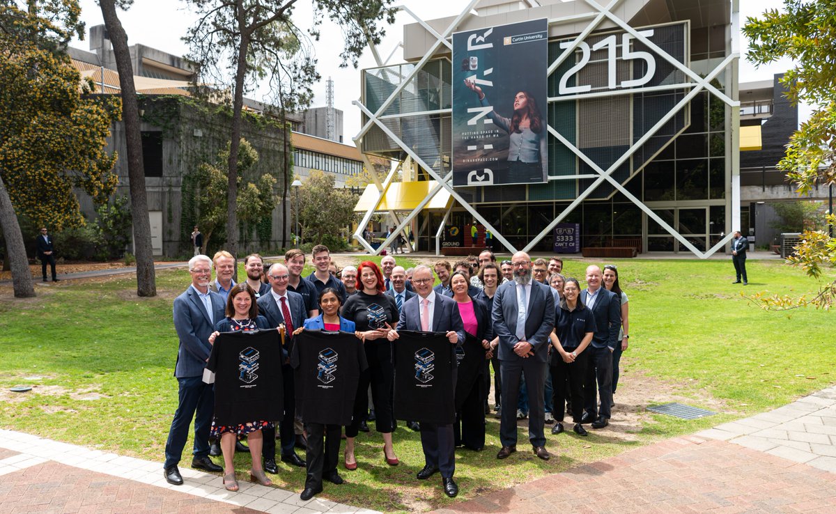 Hon @AlboMP, the Hon @MadeleineMHKing MP, Minister for Resources, and Ms Zaneta Mascarenhas MP, Member for Swan came to check out some of @CurtinUni's space and science centres today.