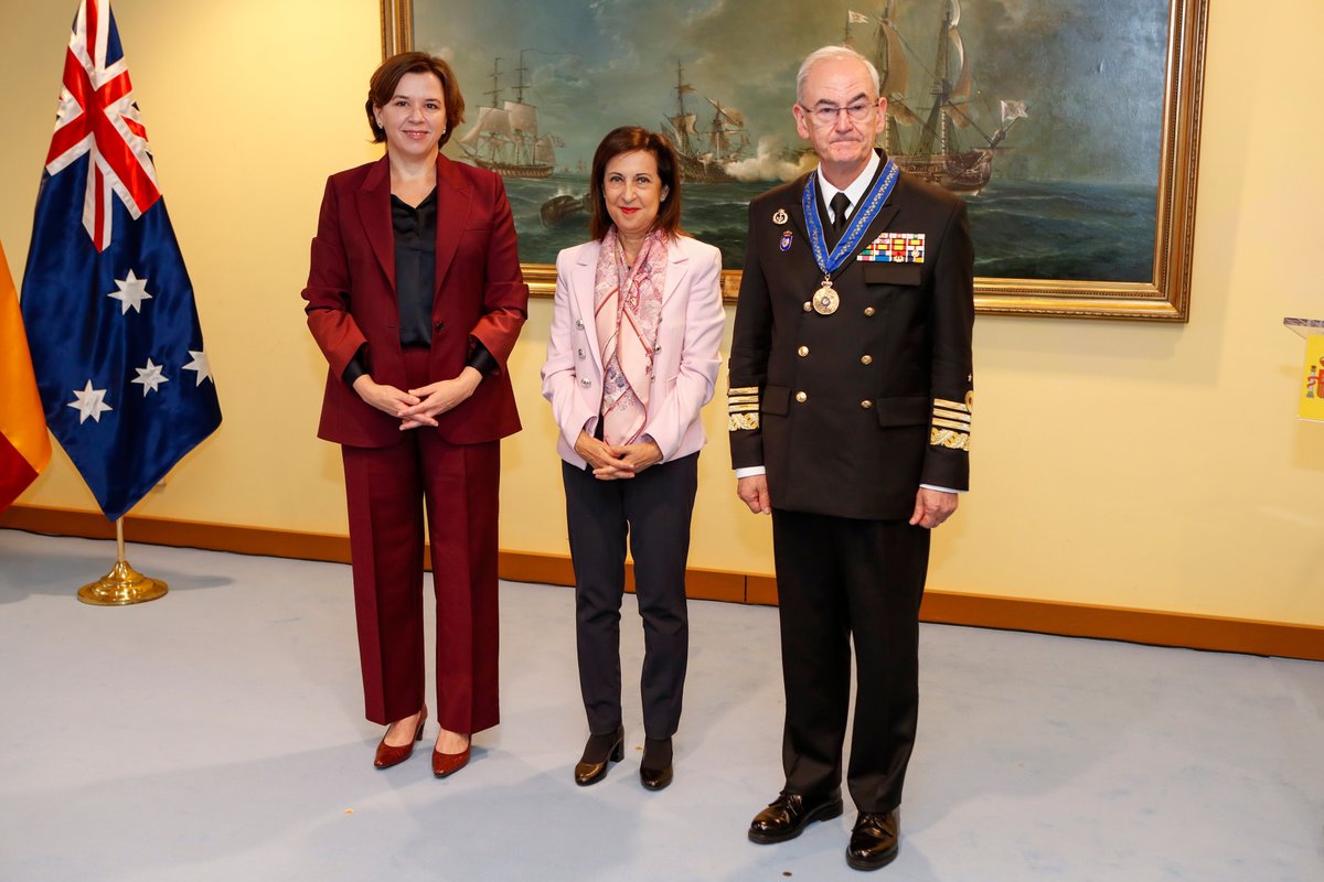 CDF_Aust's tweet photo. Yesterday, Spain’s Chief of the Defence Force, Almirante General Teodoro López Calderón, was appointed an honorary Officer in the Order of Australia for his outstanding efforts in advancing the Australia-Spain bilateral relationship in his role as Chief of Navy. https://t.co/iqNCUQ8Az9