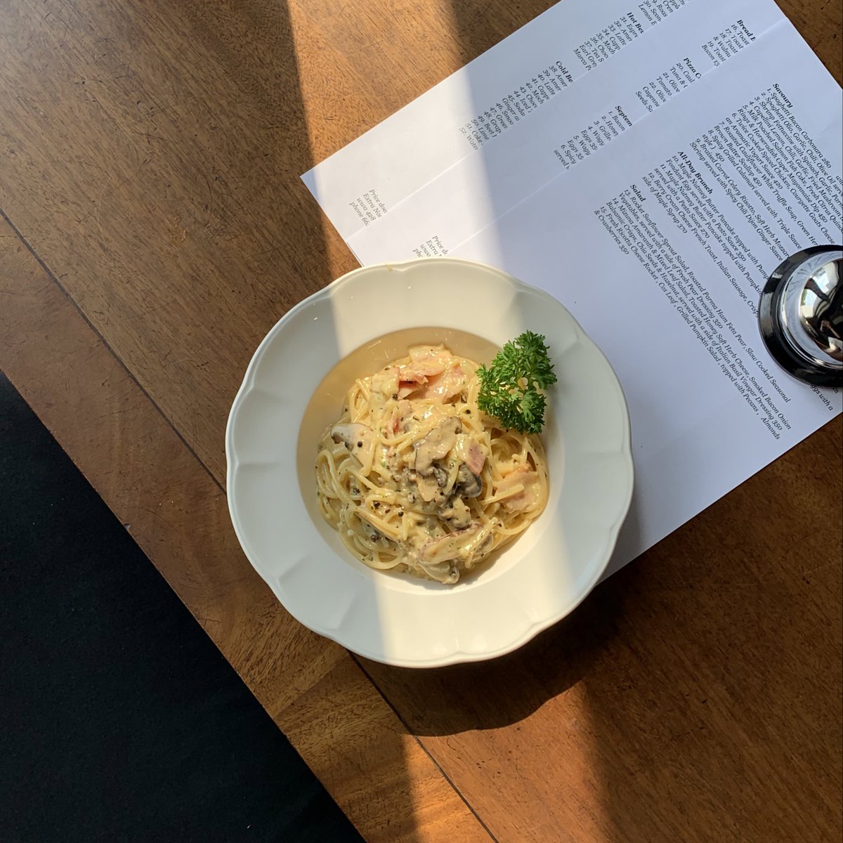 เธรดรวมคาเฟ่ในกรุงเทพที่นั่งทำงาน อ่านหนังสือได้ บรรยากาศดี นั่งทั้งวัน ขนม กาแห อร่อยตังแตก ฉบับอัพเดท 🫶🏻✨