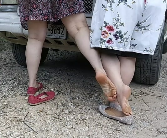 ShoeplayU's tweet photo. My wife and Sole Sister making it hard to focus while working on my Jeep. Full video available, click the link in my bio. #shoeplay #dipping #dangling https://t.co/hJb2slV58w