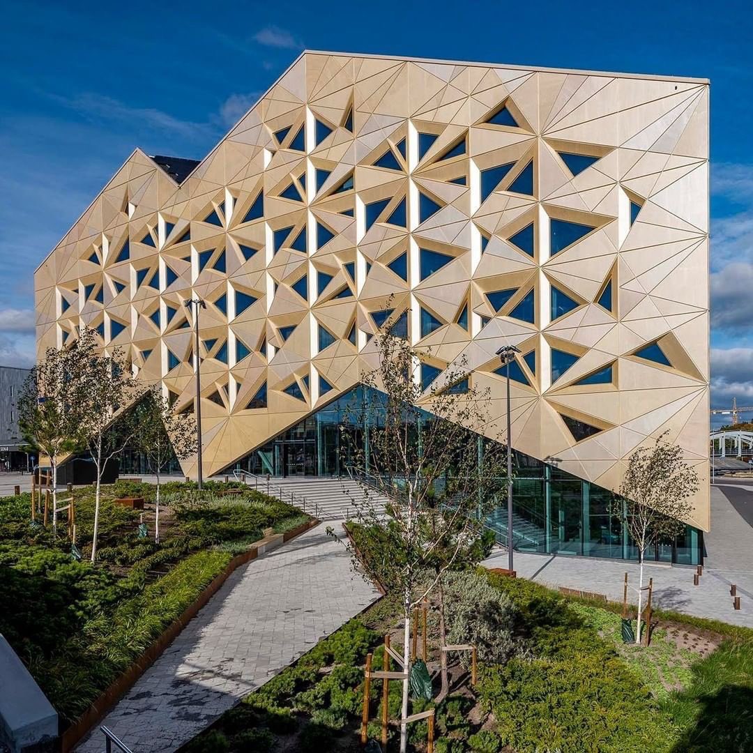 parametricarch's tweet photo. The Jewel is a new landmark office building in Uppsala, Sweden, designed by @Utopia_ark in collaboration with builder Skanska.

📸 Anders Bobert + Utopia

#architect #computational #facade #facadedesign #facades #computation #computationaldesign l https://t.co/HLAuZnFwey