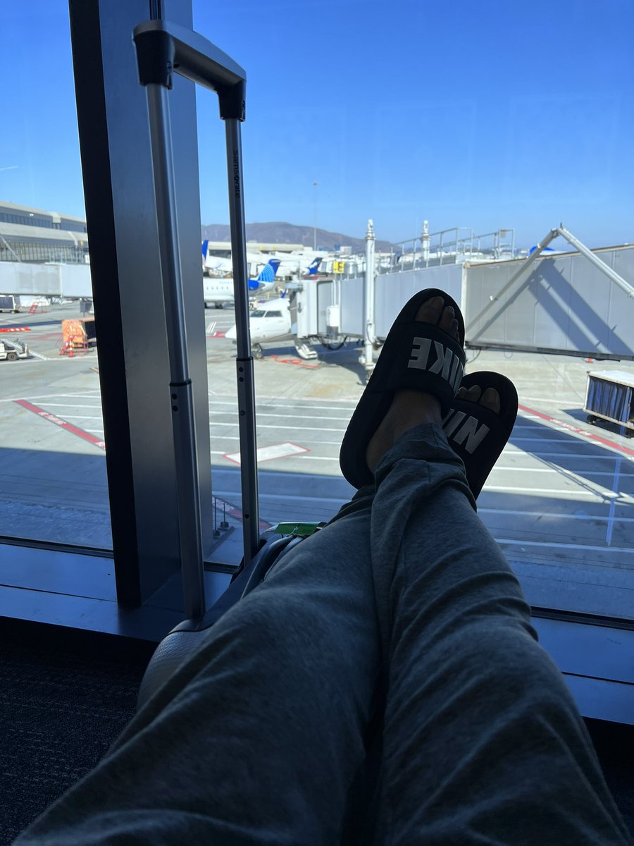 FlavahC's tweet photo. E jet lag de lokon ak ekabde emokadkad aha. You owe me for this Nikko Jackass. See ya soon Texas
#Kemem/Concert https://t.co/Q1DRph0LNh