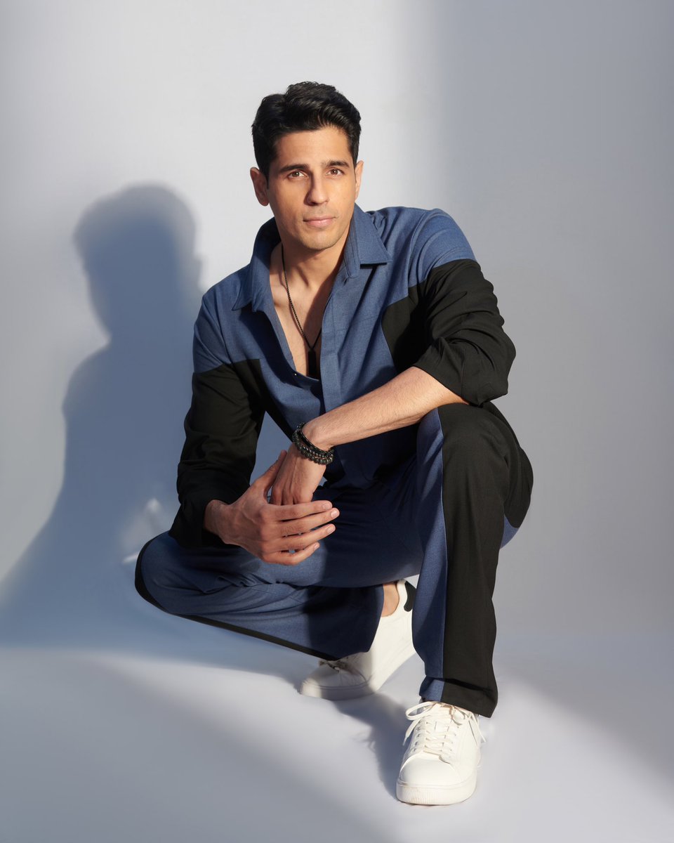 SidMalhotra's tweet photo. #ThankGod for this dapper midweek blues 💙
.
Outfit- @thedashanddot 
✨ https://t.co/JqqzPs3C9H