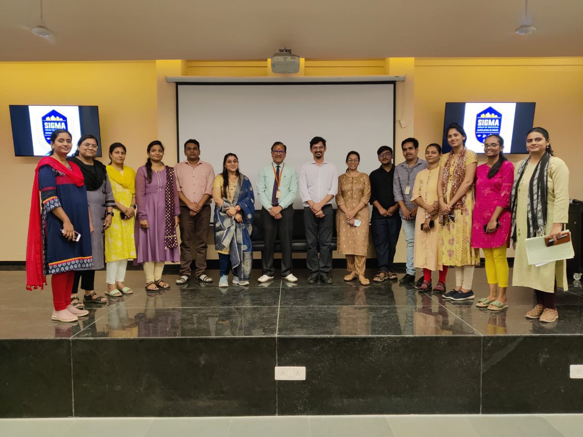 SigmaPharmacy's tweet photo. Dr. Shaishav Shah, a renowned Spine Specialist of Vadodara  had given an informative lecture on one day before World Spine Day on 15/10/2022. Staffs and Students of SIP had attended the session.
#sigmainstituteofpharamcy #journeyofecellence #knowledgeispower #drumeshupadhyay https://t.co/GepEthiSuf