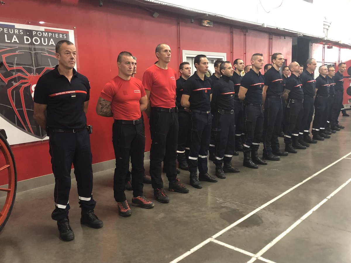 SDMIS69's tweet image. Cérémonie de passation de commandement de la caserne de Villeurbanne-la-Doua, présidée par @ZemKhelifi, pdte @SDMIS69 et le Contrôleur général Emmanuel CLAVAUD, entre le CDT Rémi POMERET et le CNE Anthony FOSSAT, devant de nombreux collègues.