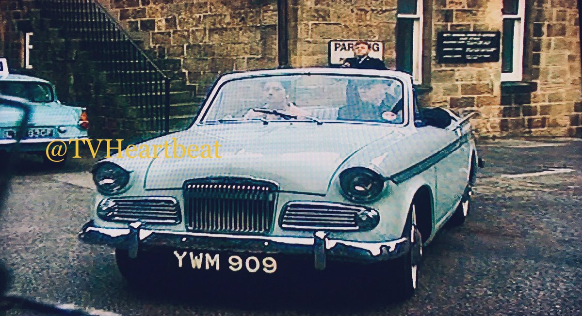 TvHeartbeat's tweet image. For #FrontEndFriday; the gorgeous #SunbeamRapier that belonged to Penny Craddock and this is the first time we saw her as she dropped Sgt Craddock off to work…@PhillippaWilso1 #Heartbeat 💙