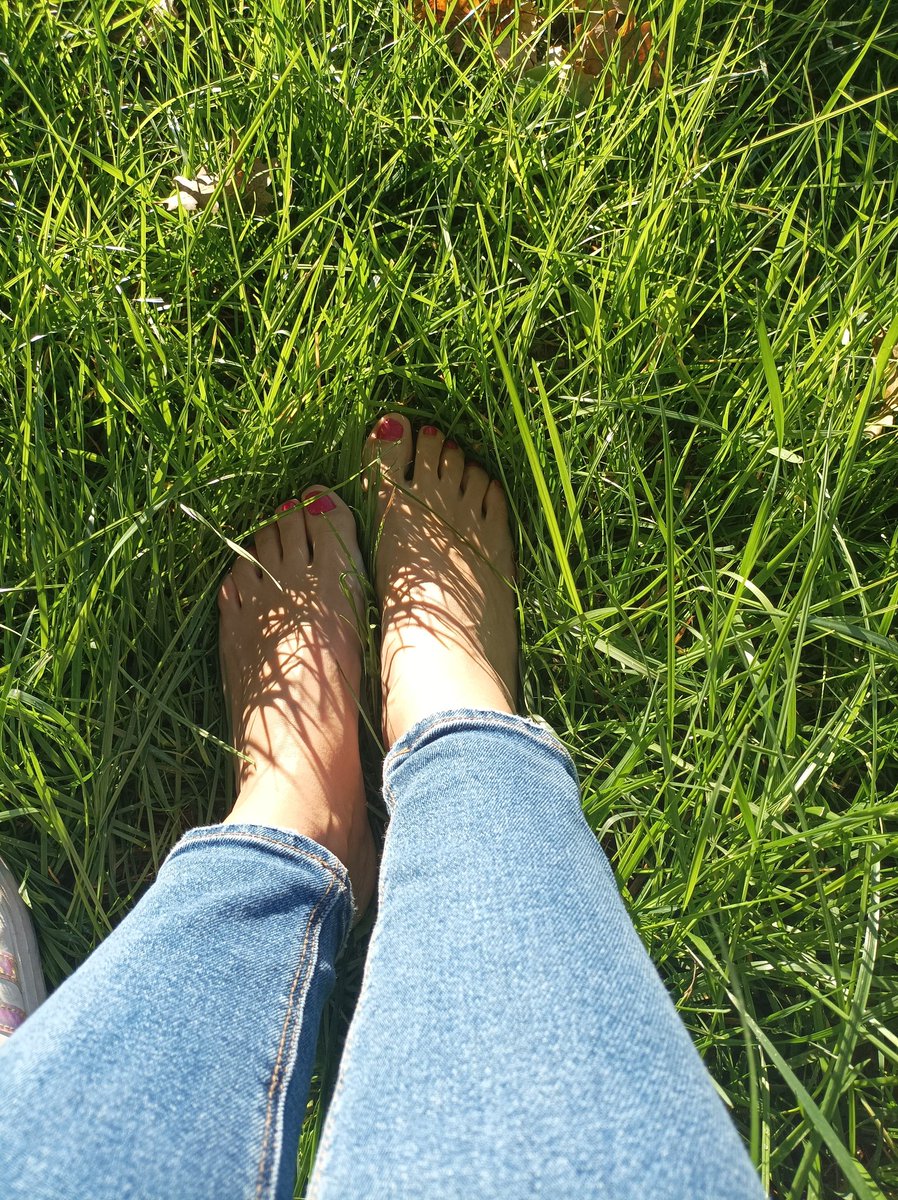 Morrigan_OF's tweet photo. Barefoot on the grass 🌿

Sub to my OF and make me happy ❤️
Link in Bio 👄

#feet #onlyfansgirl #onlyfansbabe #onlyfansmodel #feetlovers #buymyfeetpic #feetpictures #feetpicforsales #feetpicforsell #feetfetishcommunity #feetqueen #feetfinder #picforsell #footfetish #barefoot https://t.co/0GmDylwYCS