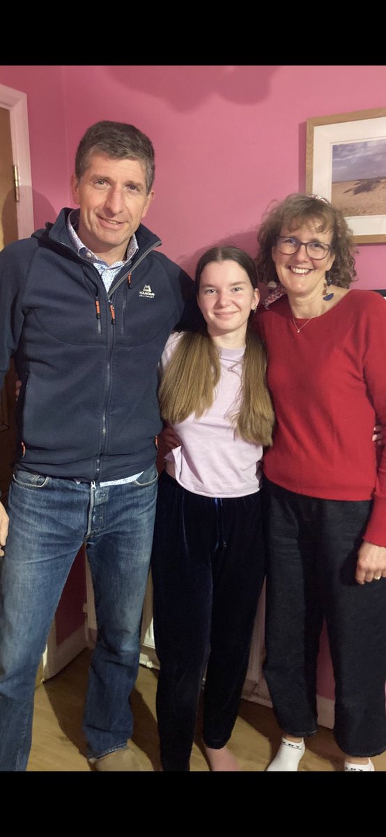 Big day today as we say goodbye to Aryna, one of two young Ukrainian women living with us since April who is moving to London. She says her favourite thing over the last few months has been family meals &amp; prayers. Even in a horrible war, God is at work! Please pray for her 🙏🇺🇦