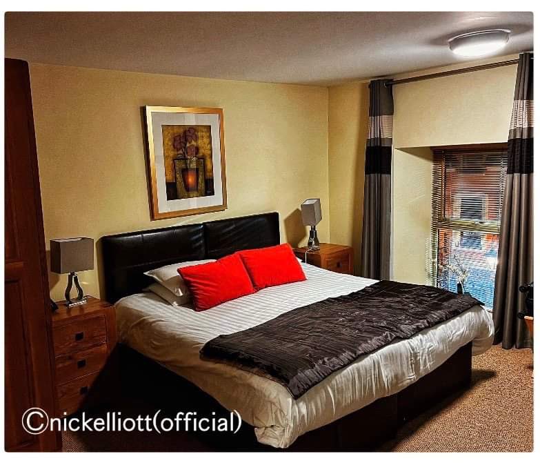 nick_italian's tweet photo. Molto accogliente l’arrivo di Nick in Irlanda, che ne pensate?
https://t.co/R8otRPKKdf
@nickelliottrock
@nick_italian
#nickelliottrockartphotographer #nickelliottirishtour #welcometoireland #nickelliottinfo #nickelliottitalianpage #nickelliottshoots #nickelliottphotography https://t.co/6ZRuvH8a8h