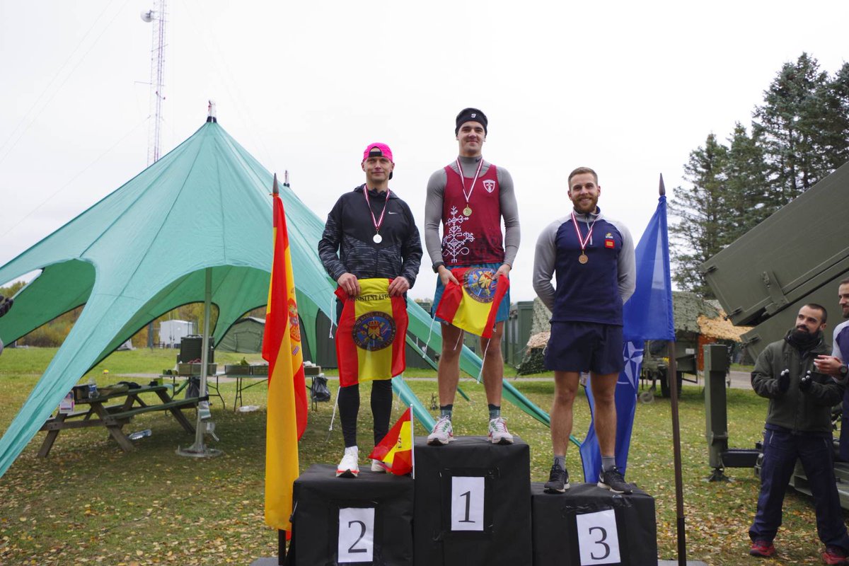 EMADmde's tweet image. La #UDAA 🇪🇸 desplegada en Lielvarde🇱🇻 ha organizado por primera vez la NASAMS RACE 5K🏃, una carrera de resistencia en la que han participado militares de Estados Unidos🇺🇸 y Letonia🇱🇻. La cohesión es fundamental para el éxito de la misión.
@EjercitoTierra #MOPS