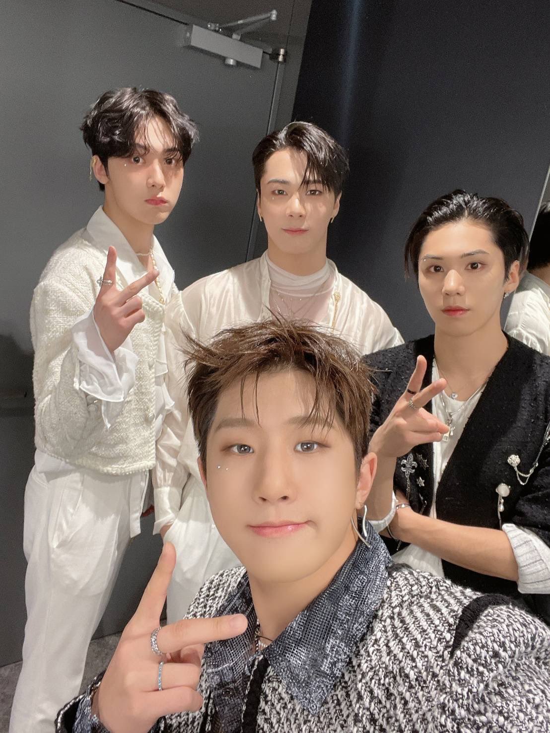 ASTRO 写真集 mj、ジンジン、チャウヌ、ウヌ、ムンビン、ラキ、サナ ASTRO 写真集 mj、ジンジン、チャウヌ、ウヌ、ムンビン、ラキ、サナ